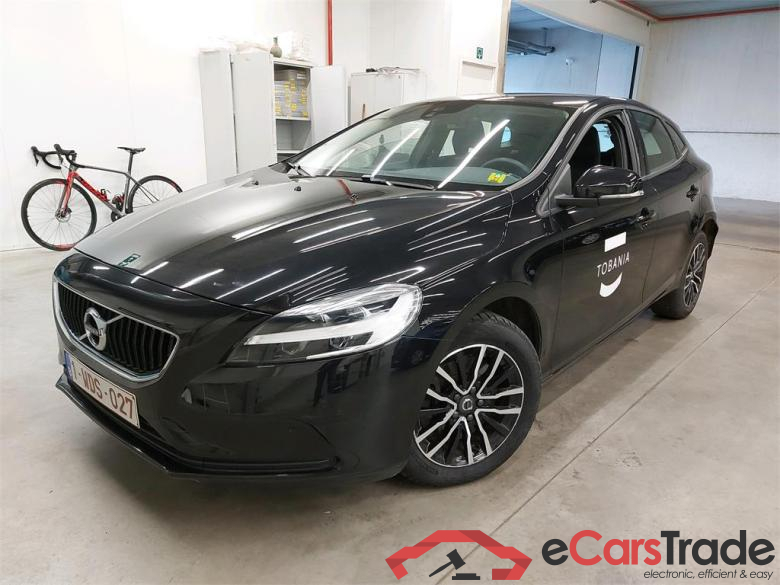  VOLVO - V40 D2 120PK Geartronic Black Edition With Park Assist Front & Rear 