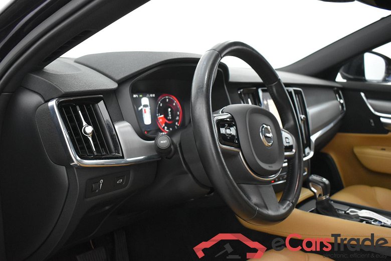 Volvo S90 2.0 D4 Momentum Aut. LED-Xenon Virtual Navi Leather Camera KeylessGo Klima PDC ... #6