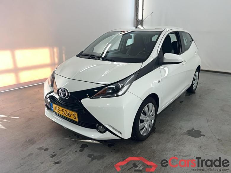 TOYOTA Aygo 1.0 VVT-i 69pk 5D x-play #1
