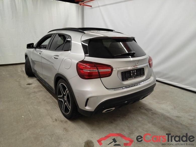 Mercedes-Benz GLA 200 d 4Matic AMG Night Aut. Pano LED-Xenon Harman/Kardon Command Navi Sport-Leather-Alcantara Camera 360° Klima PDC ... #4