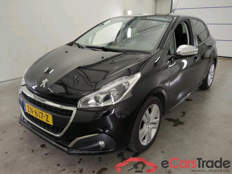 Peugeot 208 11-18 Peugeot 208 Signature 1.2 PureTech 82 5d #1