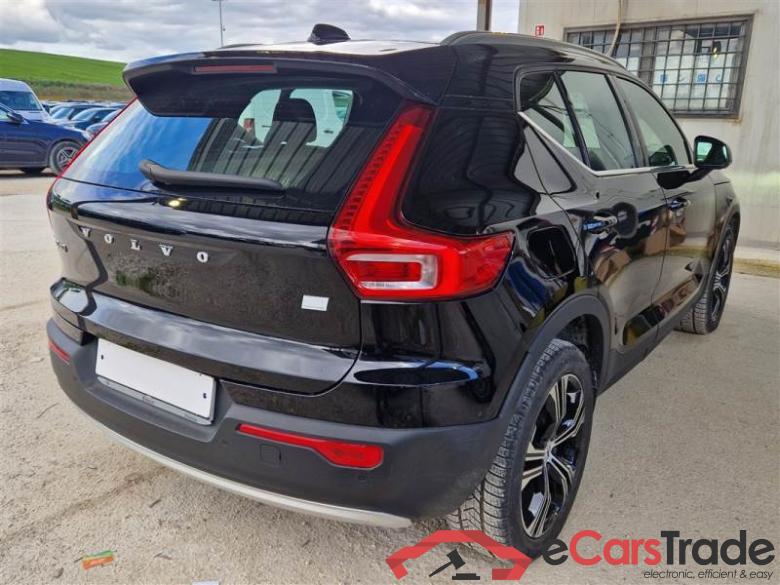 Volvo 228 VOLVO XC40 / 2017 / 5P / SUV T5 PLUG-IN HYBRID AUTO RECH INSCRIP EXPR #2