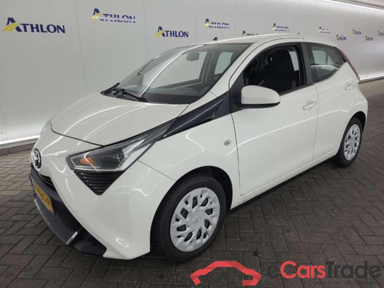 TOYOTA Aygo 1.0 VVT-i x-play 5D 53kW #1