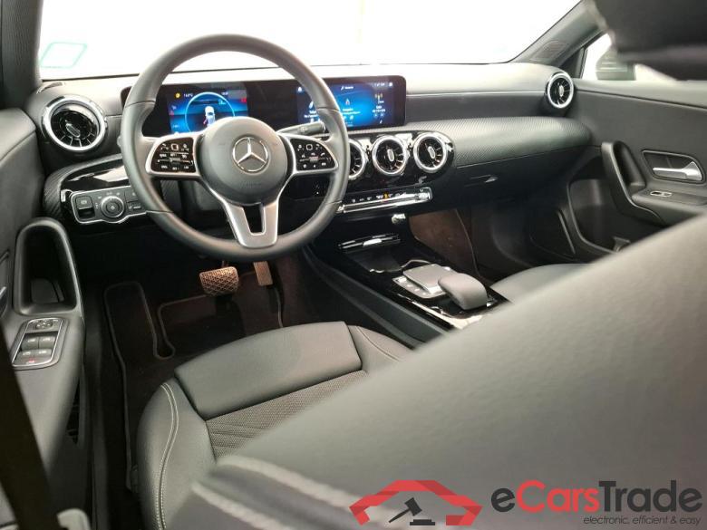 Mercedes A 180 d Business Line 8G-DCT MERCEDES-BENZ Classe A Compact / 2018 / 5P / Berline A 180 d Business Line 8G-DCT #5