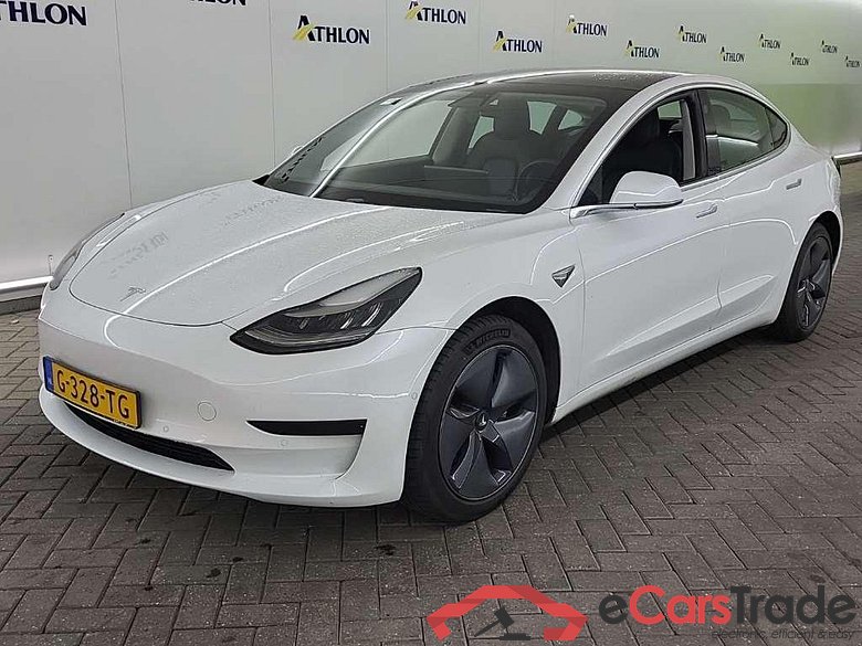 Tesla Model 3 Standard Range Plus RWD 4D 211kW