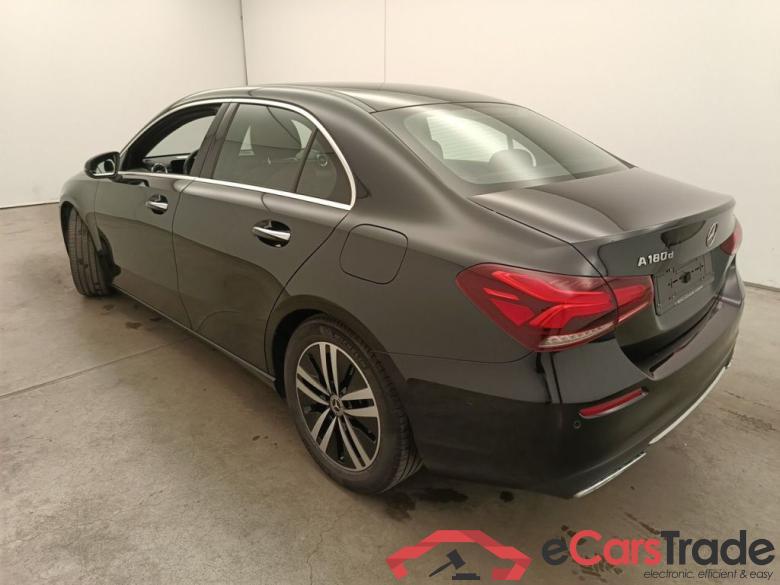 Mercedes-Benz A-Klasse Limousine A 180 d DCT Launch Edition 4d #3