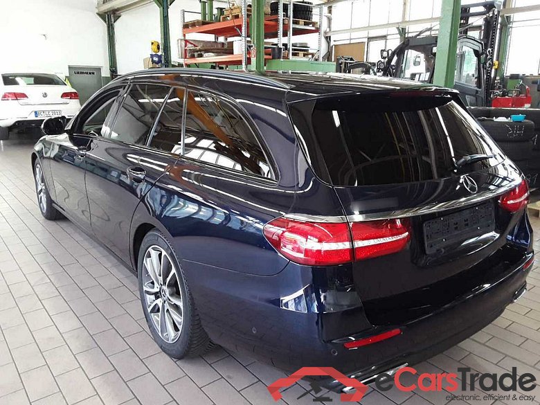 Mercedes_benz Avantgarde E 220 d T #3