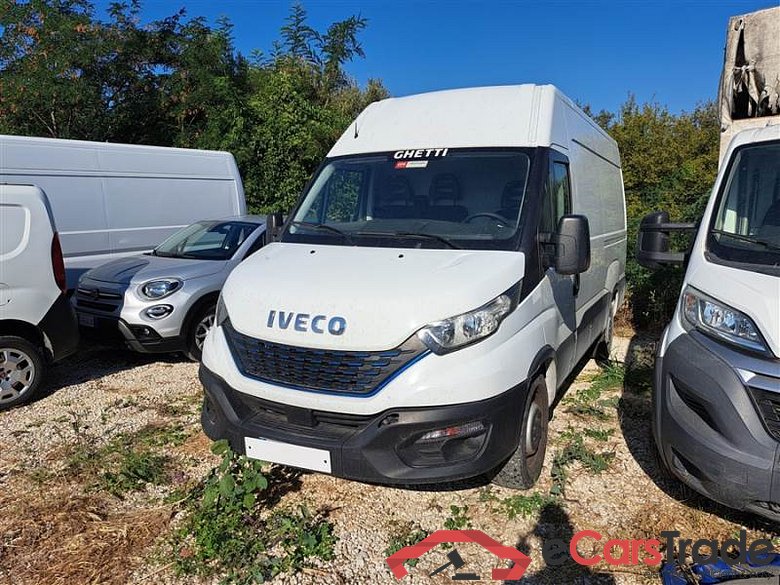Iveco 422 IVECO DAILY / 2019 / 4P / FURGONE 35S14NV 3520L H2 BLUE P. #1