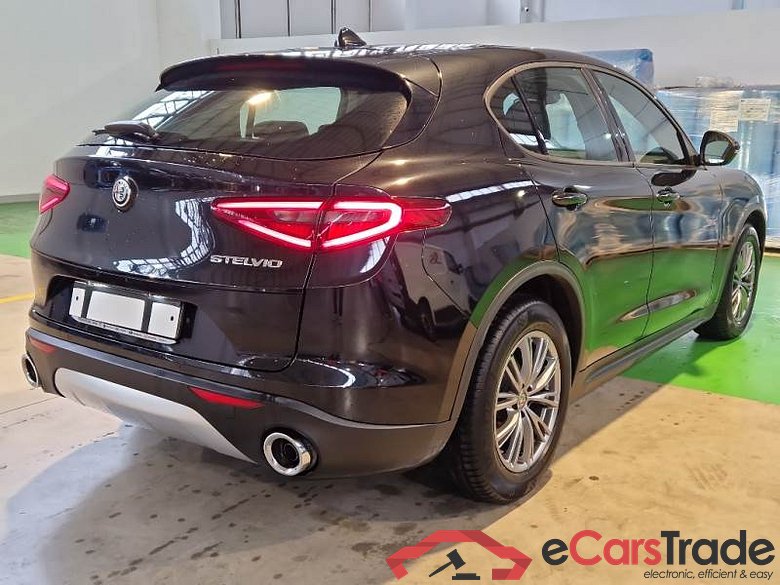 AlfaRomeo 64 ALFA ROMEO STELVIO / 2017 / 5P / SUV 2.2 TURBO DIESEL 160CV BUSINESS AT8 RWD #2