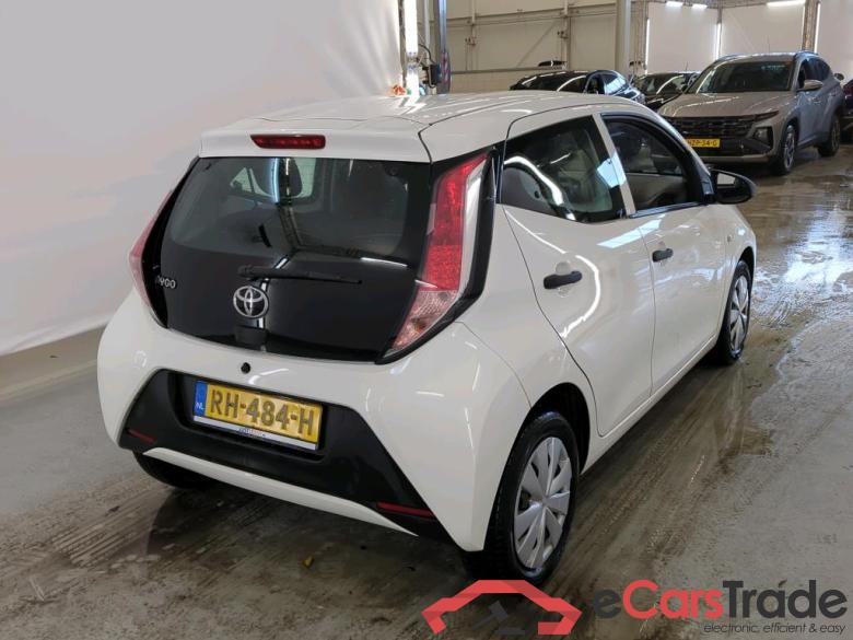Toyota AYGO 1.0 VVT-i x-fun 5d #2