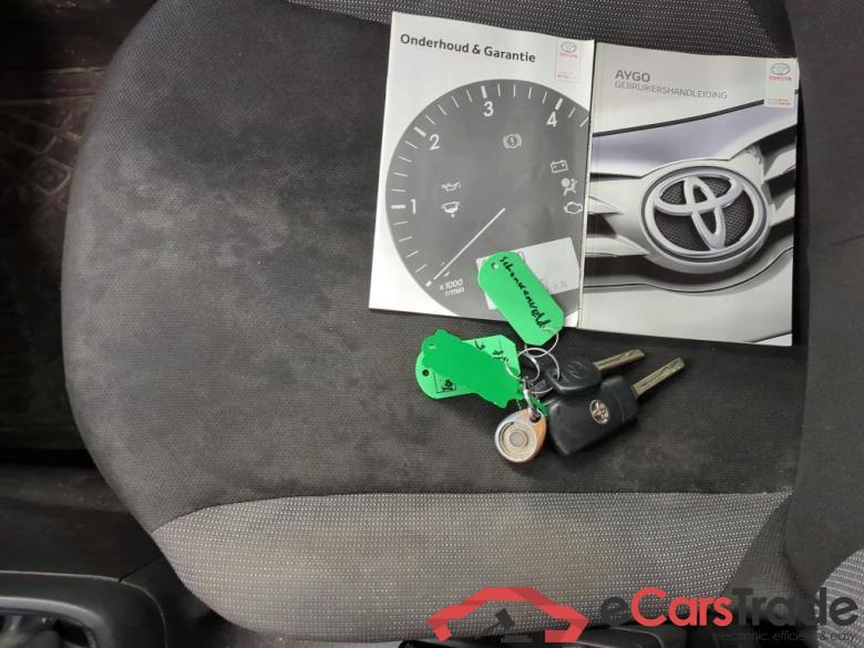 Toyota AYGO 1.0 VVT-i x-fun 5d #4