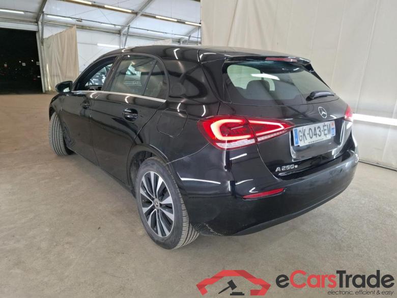 MERCEDES-BENZ Classe A Compact / 2018 / 5P / Berline A 250 e Style Line 8G-DCT #2