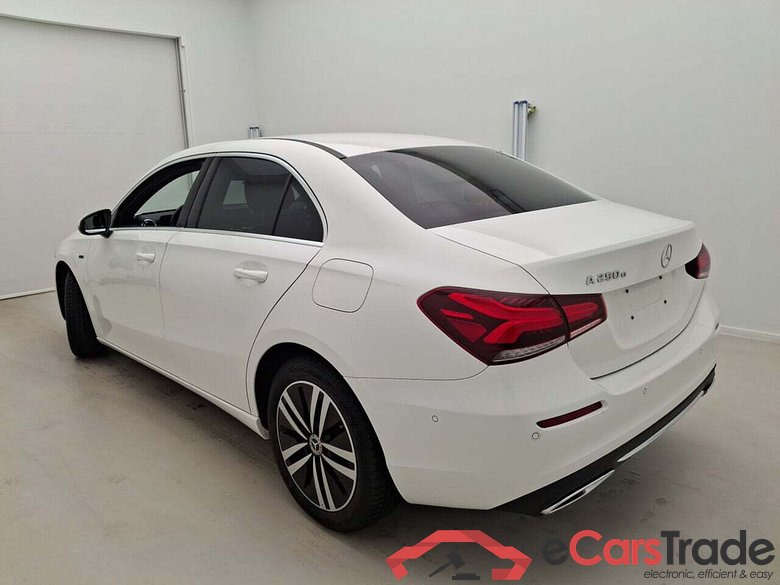 Mercedes A 250e Plug-In Hybrid Aut. LED-Xenon Widescreen Ambient Navi Sport-Leather KeylessGo Camera Klima PDC ... #4