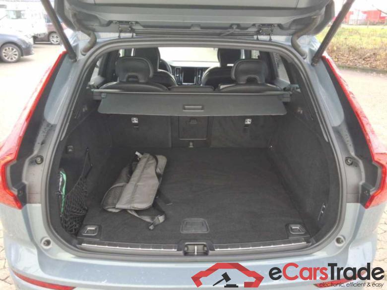 Volvo XC60 (03.2017->) DE - SUV5 B5 (Benzin) 2WD EU6d, R-Design Mild-Hybrid (EURO 6d), (Facelift) 2021 #2