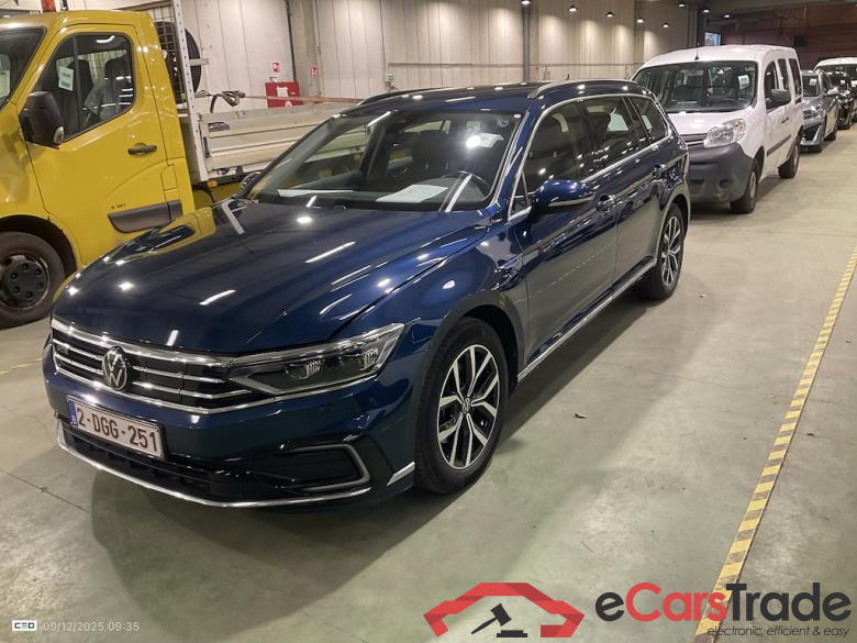 VOLKSWAGEN Passat 1.4 TSI MSQ VARIANT GTE BUSINESS
