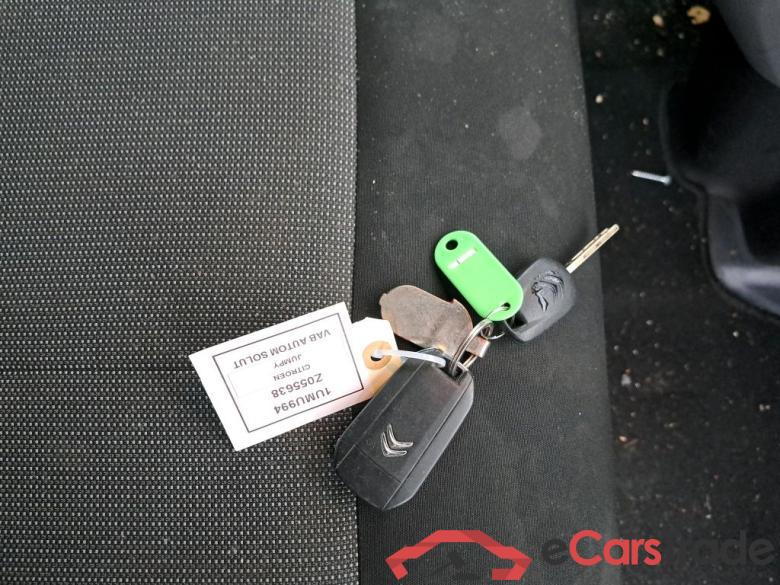 CITROËN - CIT JUMPY BLUEHDI 115PK S/S M CLUB With Connect Nav      ***   ZYLINDERKOPFDECKEL DEFEKT   !!   ***   CYLINDER HEAD !   **** #4