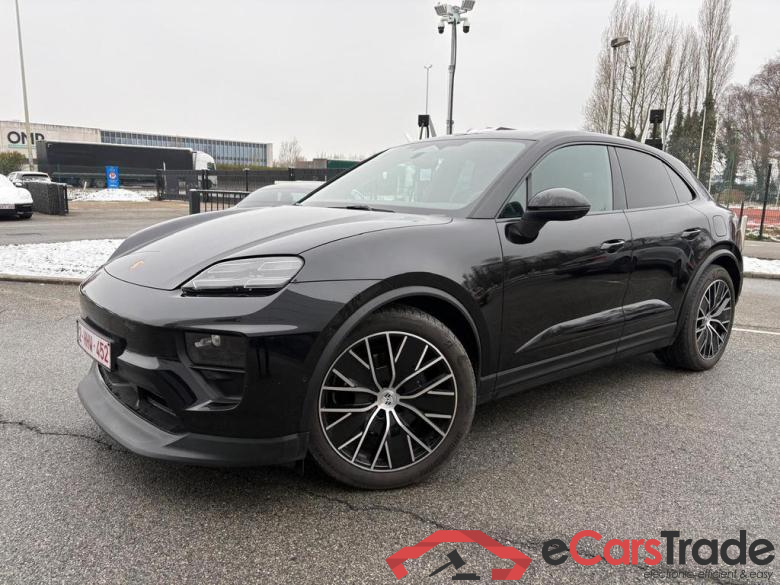 PORSCHE e-Macan Macan 4