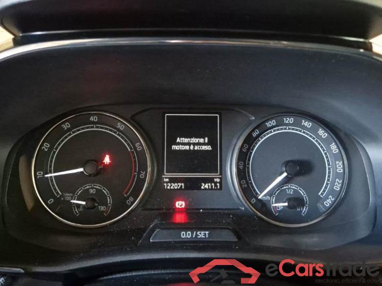 SKODA FABIA / 2021 / 5P / BERLINA 1.0 TSI EVO 81KW STYLE DSG #4