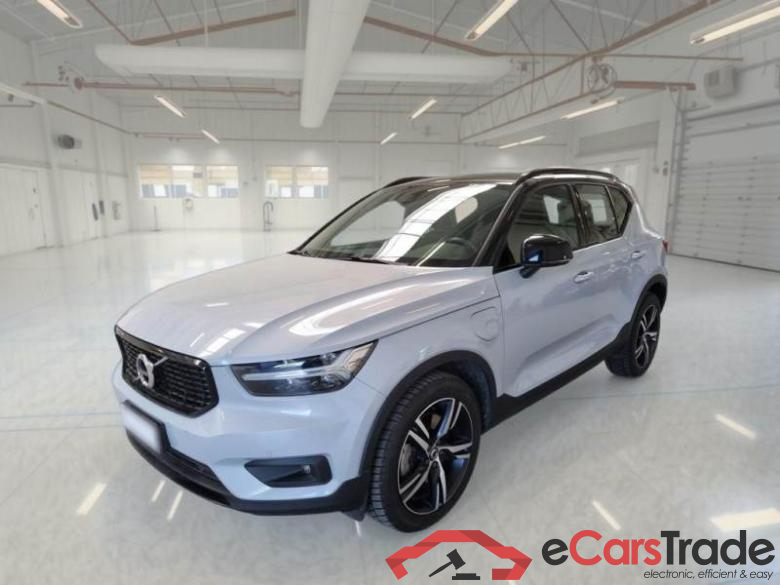 VOLVO XC40 / 2017 / 5P / SUV T4 PLUG-IN HYBRID AUTO RECHARGE R-DESIGN