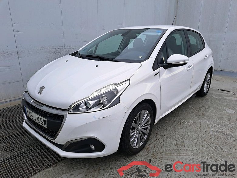 PEUGEOT 208 / 2015 / 5P / berlina con portón 5P Signature 1.2L PureTech 81KW (110CV) (AC) #1