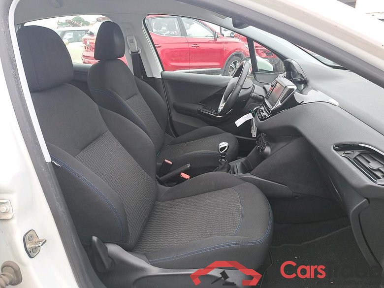 PEUGEOT 208 / 2015 / 5P / berlina con portón 5P Signature 1.2L PureTech 81KW (110CV) (AC) #6