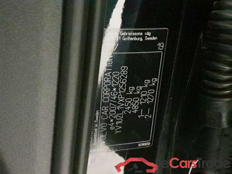 Volvo XC60 (03.2017->) DE - SUV5 B5 (Benzin) AWD EU6d, Ultimate Dark Mild-Hybrid (EURO 6d), (Facelift) #4