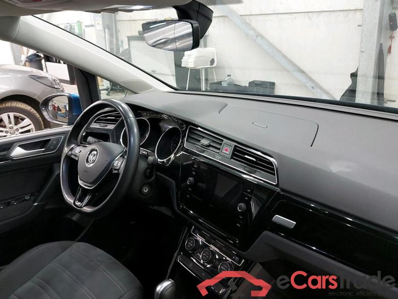 VOLKSWAGEN - VW  TOURAN TDi 115PK DSG Highline Pack Family & Pack Business & Nav Discover Media & Park Distance Control With Camera #3