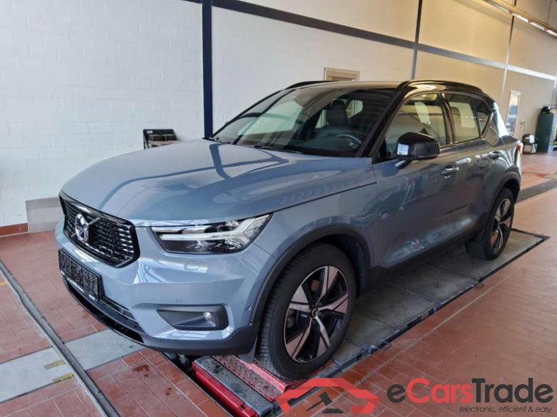 Volvo XC40 (2017->) DE - SUV5 B4 2WD EU6d, R-Design (EURO 6d), 2020 - 2022