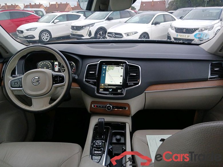 VOLVO XC90 / 2019 / 5P / todoterreno 2.0 B5 D AWD Momentum Pro Auto #3