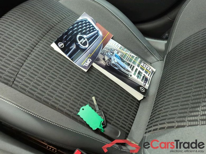 Opel Astra Sports Tourer 1.2 turbo 81kW Design & Tech 5d #4