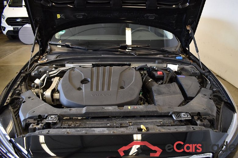V60 Kombi Momentum 2.0 b5 120KW AT8 E6d #4