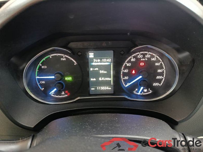 TOYOTA YARIS / 2017 / 5P / BERLINA 1.5 HYBRID BUSINESS #4