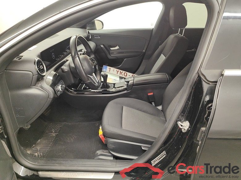 Mercedes-Benz CLA Shooting Brake CLA 180 d Business Solution 5d #3