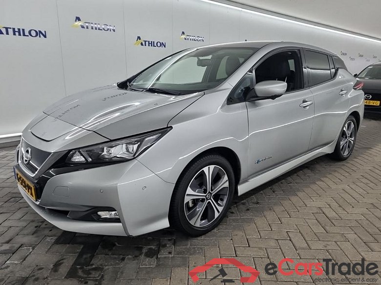 NISSAN LEAF TEKNA 40kWh 5D ProPILOT Athlon Edition