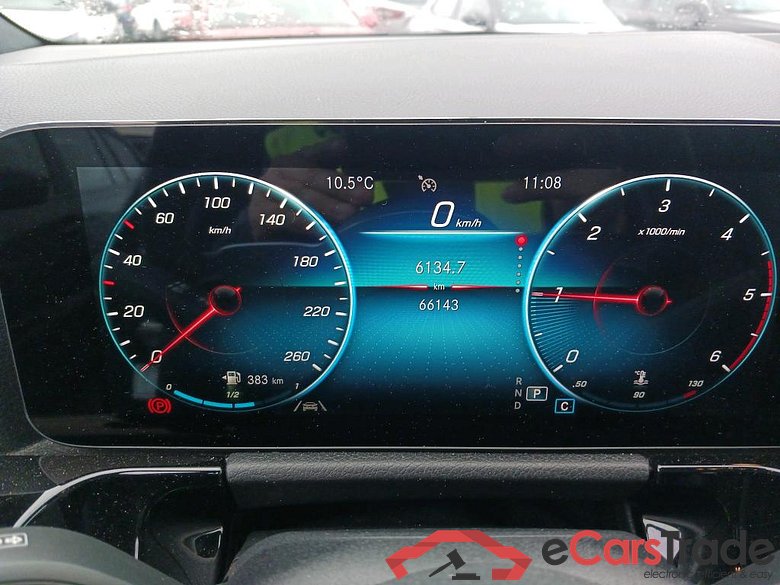 MERCEDES-BENZ GLA / 2020 / 5P / todoterreno GLA 200 D #4