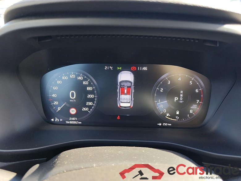 VOLVO XC40 / 2017 / 5P / todoterreno 2.0 B4 G AWD Momentum Pro Auto #4