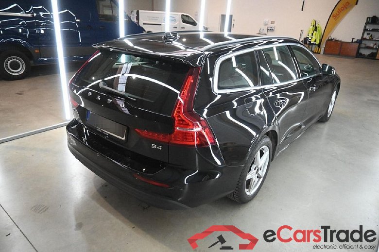 V60 Kombi Core 2.0 B4 145KW AT8 E6d #2