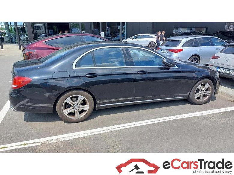 Mercedes-Benz E200d Avantgarde Aut. MULTIBEAM 1/2 Sport-Leather Navi KeylessGo Camera Klima PDC ... #3