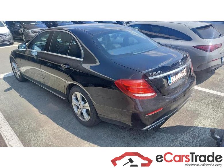Mercedes-Benz E200d Avantgarde Aut. MULTIBEAM 1/2 Sport-Leather Navi KeylessGo Camera Klima PDC ... #3