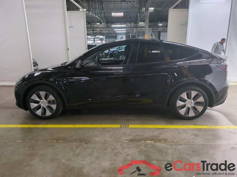 TESLA Model Y / 2021 / 5P / SUV RWD #2