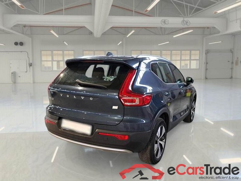VOLVO XC40 / 2017 / 5P / SUV T5 PLUG-IN HYBRID AUTO RECH INSCRIP EXPR #2