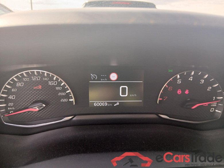 PEUGEOT 2008 / 2019 / 5P / todoterreno Allure BlueHDI 81kW (110CV) #4