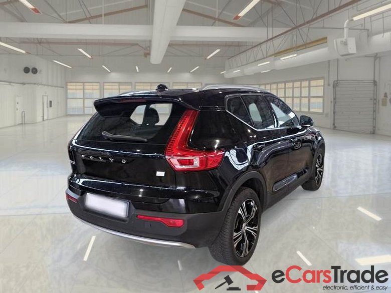 VOLVO XC40 / 2017 / 5P / SUV T5 PLUG-IN HYBRID AUTO RECH INSCRIP EXPR #2