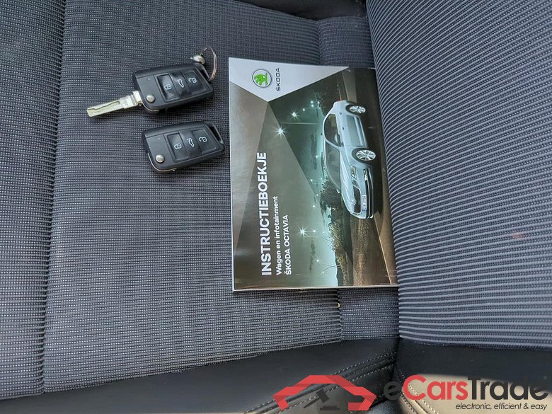 SKODA Octavia Combi 110 kW #6