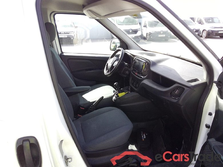FIAT Doblò Cargo/2015/4P/furgón derivado de turismo Cargo SX 1.6 Mjet 77kW (105CV) #6