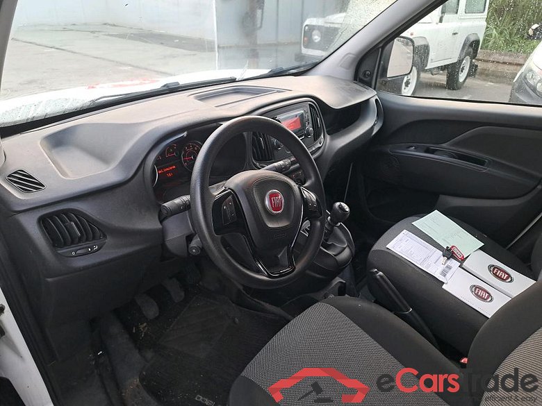 FIAT Doblò Cargo/2015/3P/furgón derivado de turismo Cargo Base 1.6 Mjet 66kW (90CV) #3