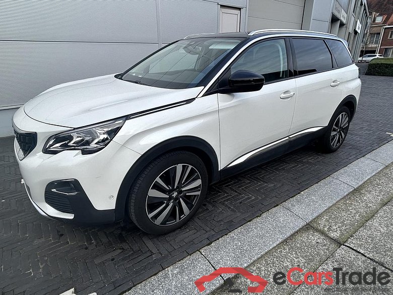 PEUGEOT 5008 1.2 PureTech Allure #1