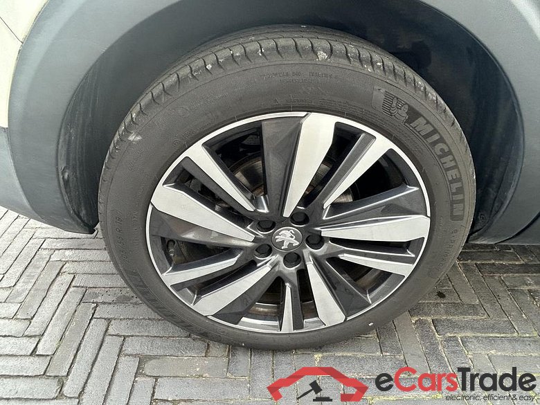 PEUGEOT 5008 1.2 PureTech Allure #3