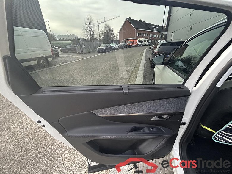 PEUGEOT 5008 1.2 PureTech Allure #5