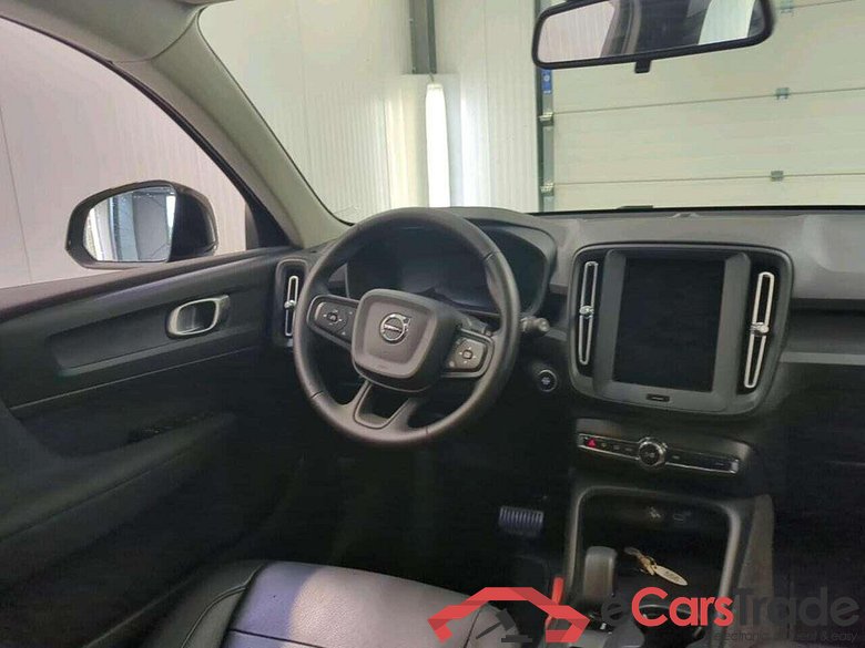 VOLVO XC40 2.0 B3 Essential #3